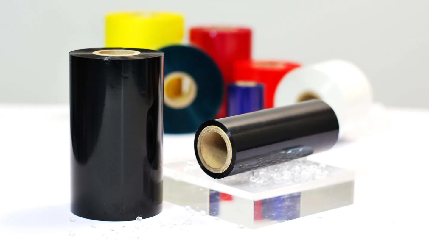 Detalhe de bobinas de ribbon para transferência térmica